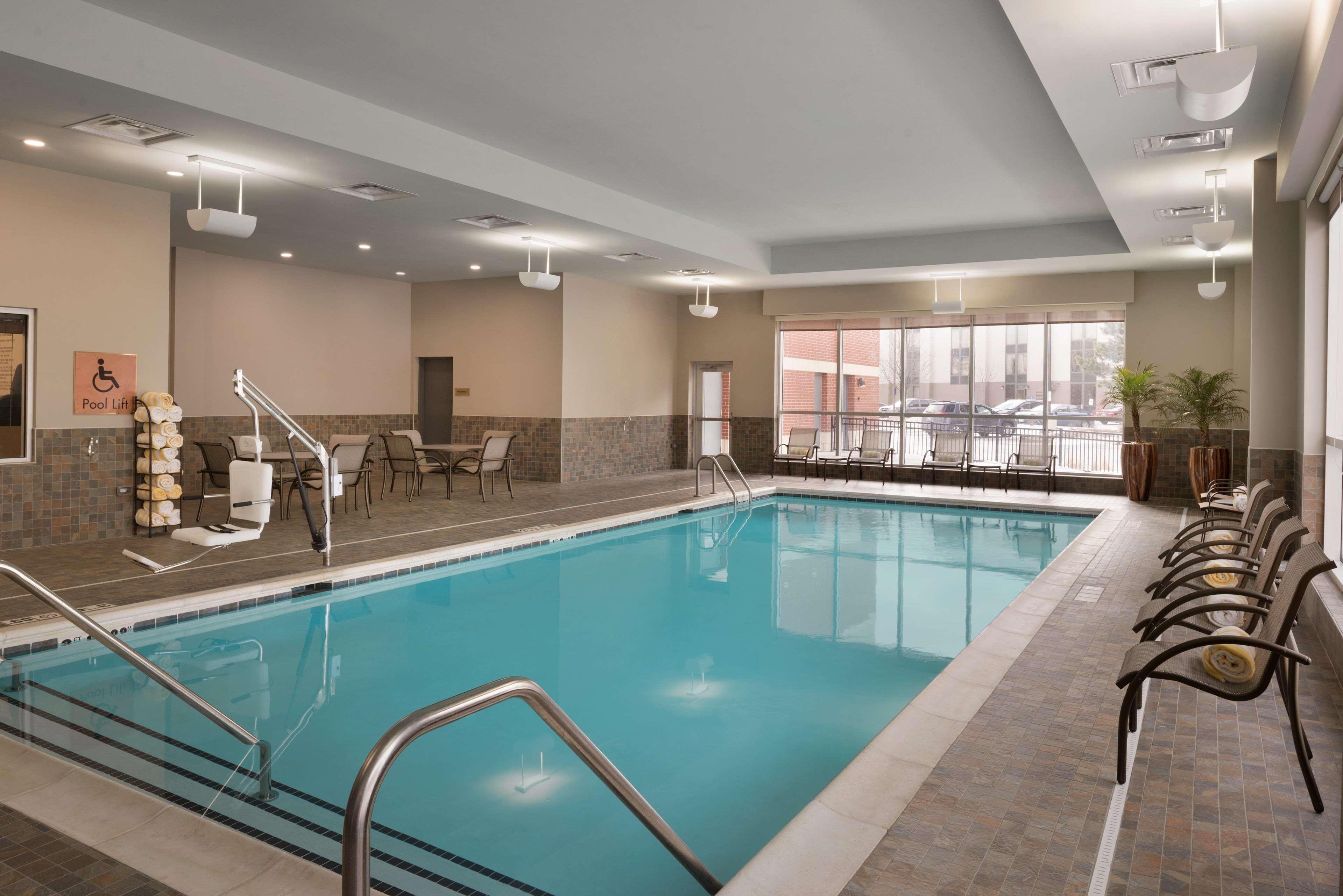 Embassy Suites By Hilton Chicago Naperville Ngoại thất bức ảnh