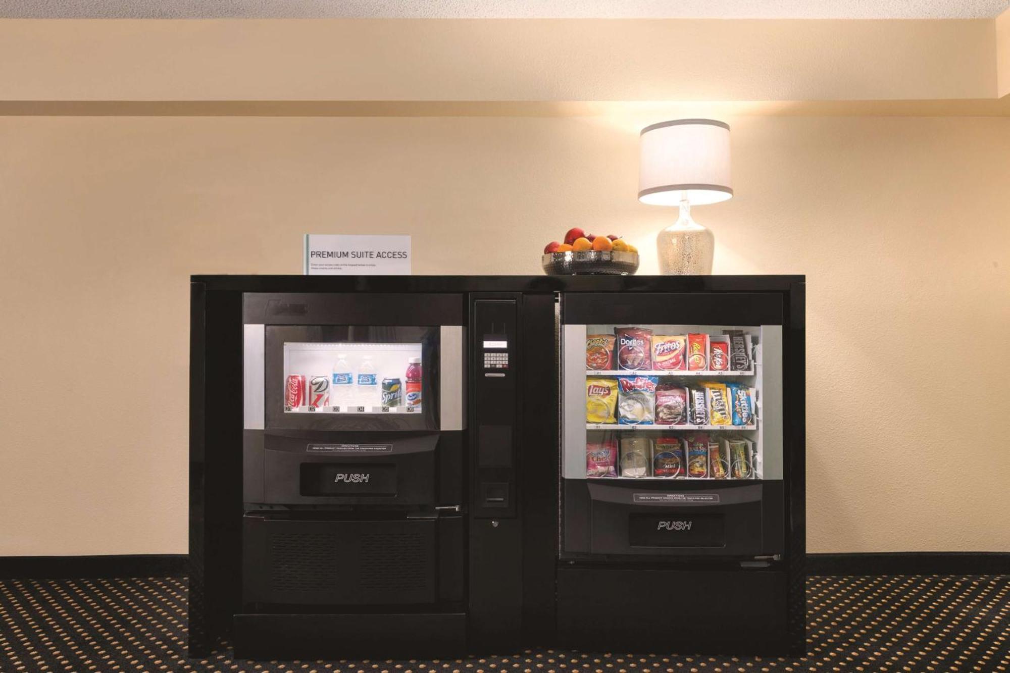 Embassy Suites By Hilton Chicago Naperville Ngoại thất bức ảnh